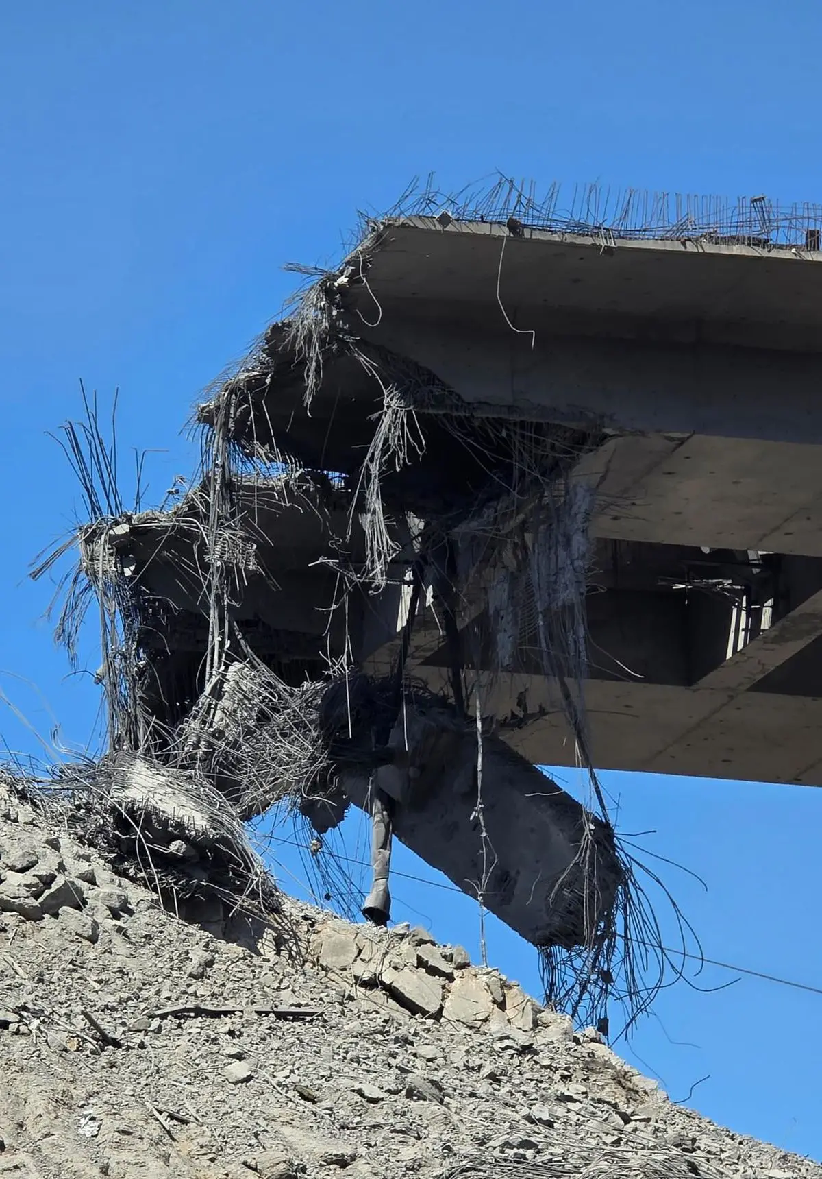 ABD ve İsrail'in İran'daki B1 Köprüsü Saldırısında Ölüm Sayısı 13'e Ulaştı