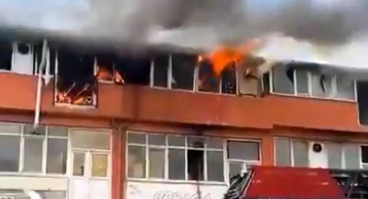 Gaziantep'te ayakkabı fabrikasında çıkan yangın itfaiye ekiplerinin müdahalesiyle söndürüldü