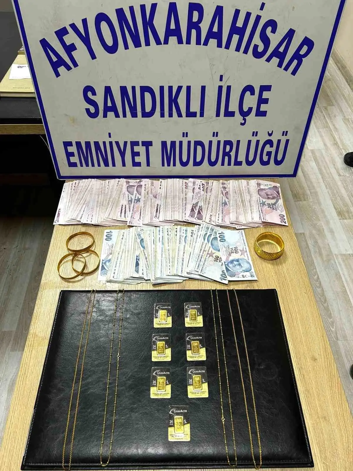 Kütahya’da Sahte Altın Operasyonu Çökertildi: İki Şüpheli Afyon’da Tutuklandı
