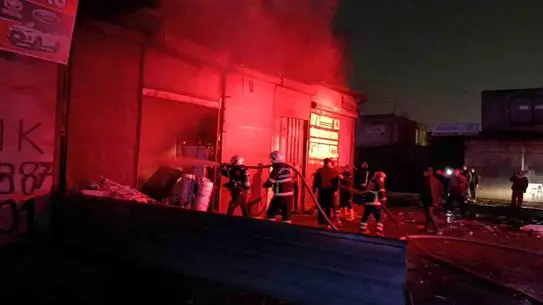 Yangın sonrası hurdacı dükkanının dış görünümü