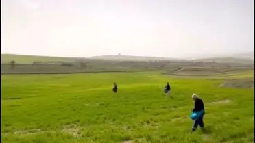 Siirt’te Şiddetli Yağışlar Çiftçileri Geleneksel Gübreleme Yöntemlerine Zorladı