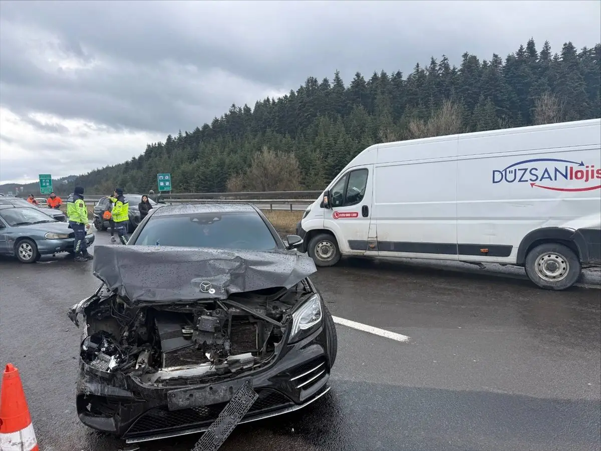 Bolu'da Zincirleme Trafik Kazası: 6 Kişi Yaralı, Hayati Tehlike Yok