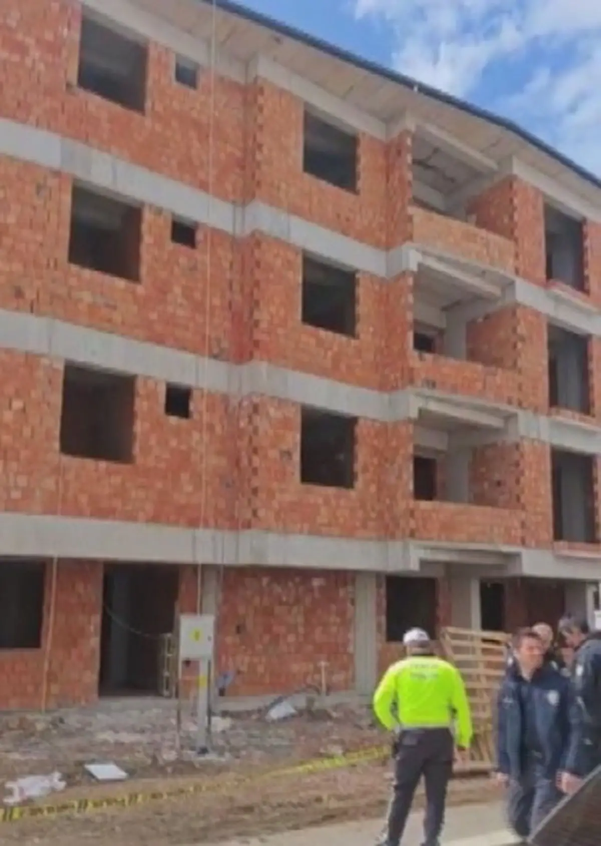 Suluova’da İnşaat Çatısından Düşen İşçi Hayatını Kaybetti