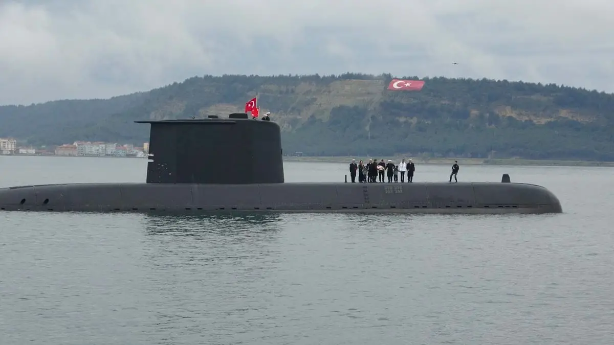 Dumlupınar Denizaltısı Şehitleri Çanakkale Boğazı’nda Anıldı