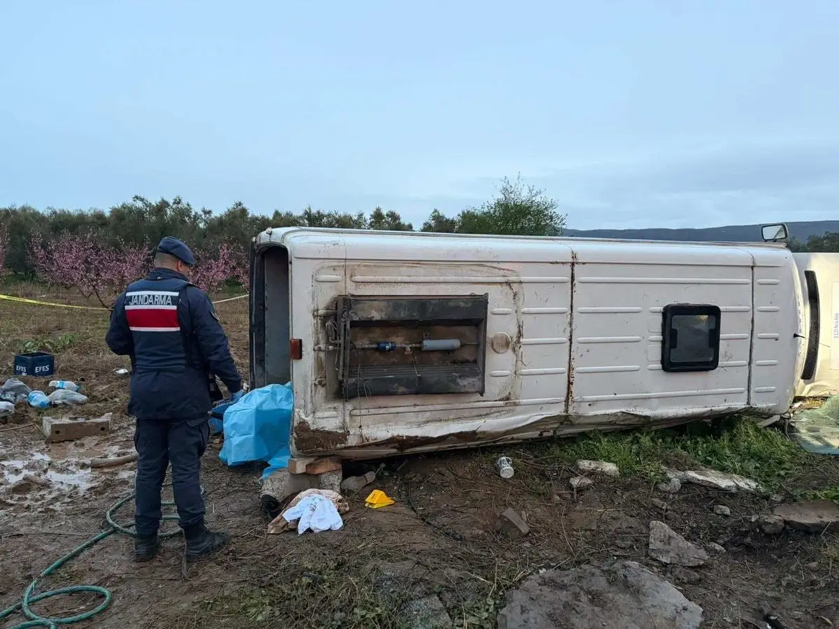 İznik'te İşçi Taşıyan Minibüs Takla Attı: 1 Ölü, 12 Yaralı