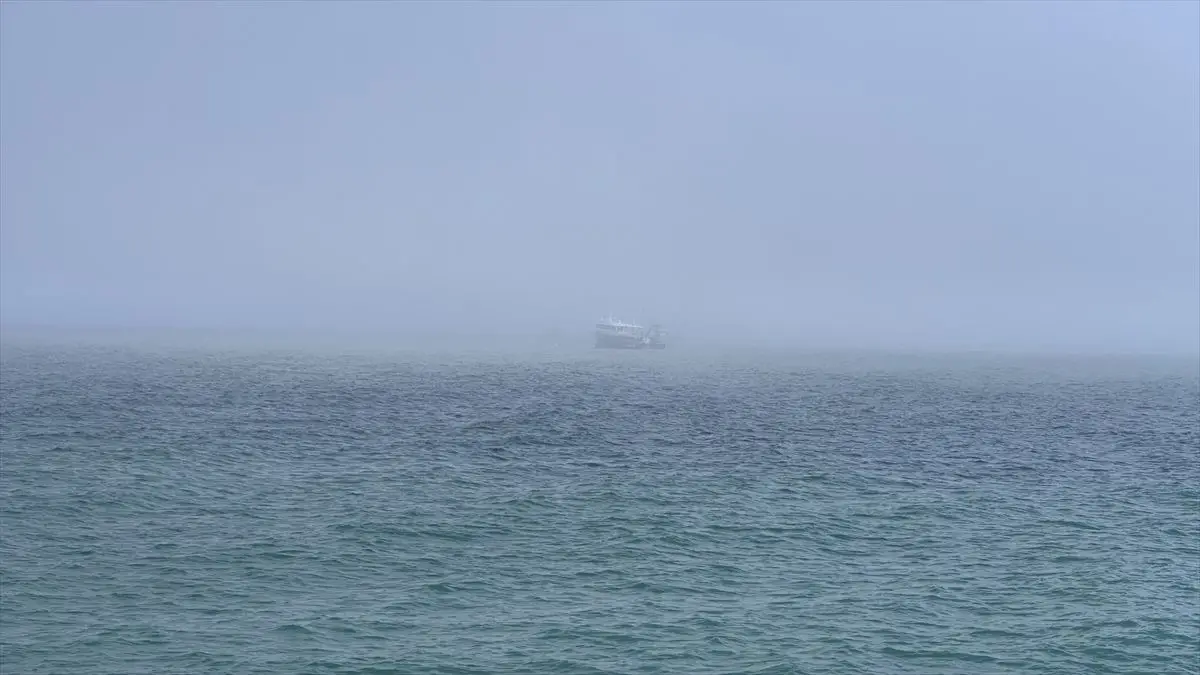Kastamonu’nun Karadeniz Kıyısında Yoğun Sis Trafiği Zorlaştırdı