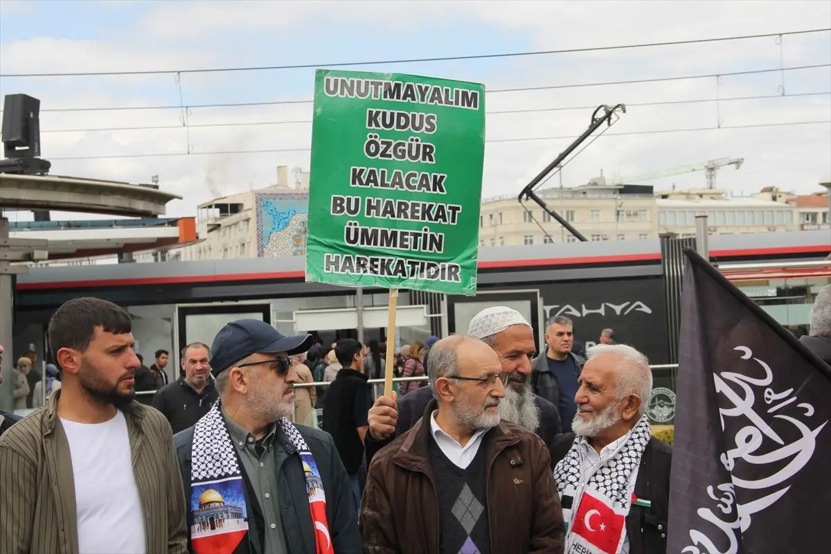 Kayseri'de İnsan Hakları Savunucuları İsrail'in Filistinli Esirler İçin İdam Tasarısını Protesto Etti