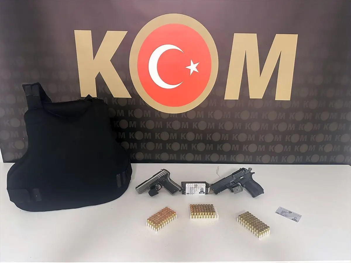 Kocaeli'de 15 Yıllık Hapis Cezalı Mahkum Sahte Avukat Kılığıyla Yakalandı