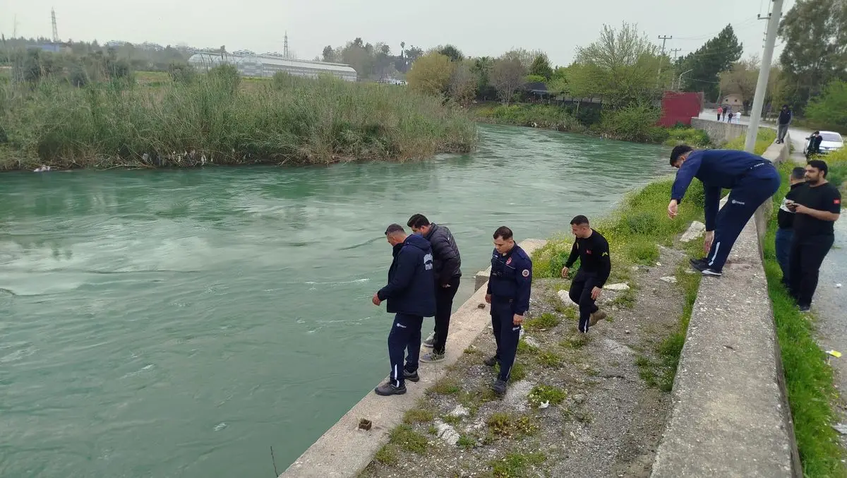 Tarsus’ta 18 Yaşındaki Genç Berdan Çayı’na Atladı: Arama Çalışmaları Sürüyor
