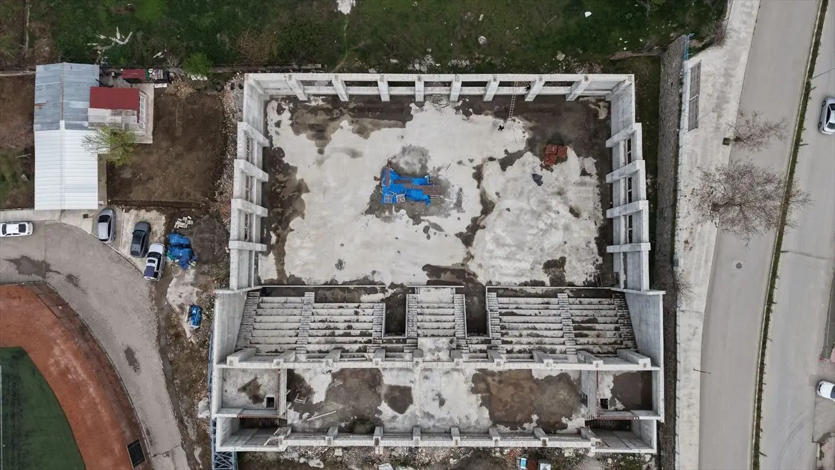 Niksar’da Spor Salonu Projesi Yeniden Başladı: 200 Gün İçinde Tamamlanması Planlanıyor