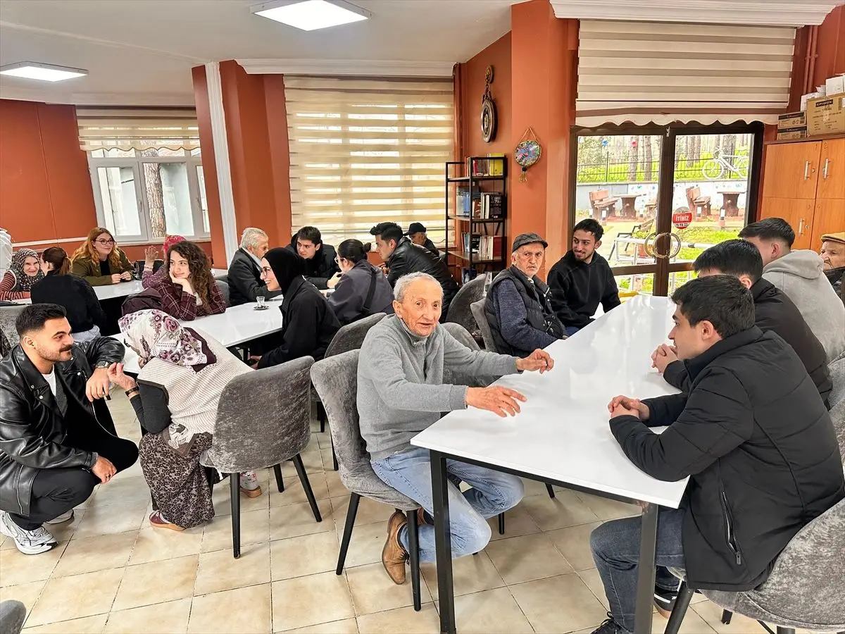 OMÜ Tıp Fakültesi Öğrencileri Bafra Huzurevinde Gönüllü Etkinlik Düzenledi