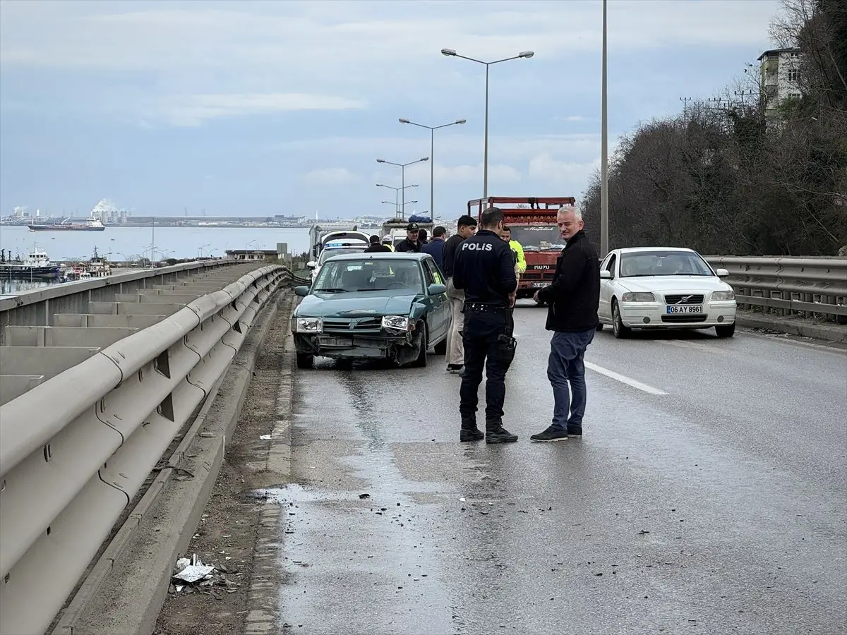 Samsun Canik'te İki Ayrı Trafik Kazası: 2 Yaralı ve Yoğun Trafik