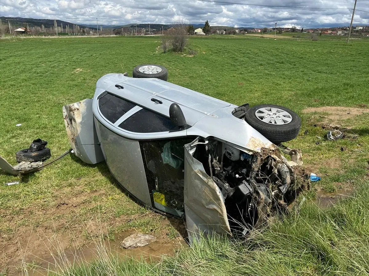 Uşak'ta Tarla Üzerinde Kaza: 4 Kişi Yaralandı