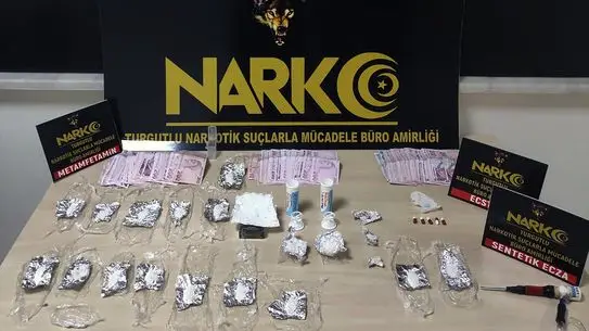Operasyon sonrası ele geçirilen uyuşturucu maddeler