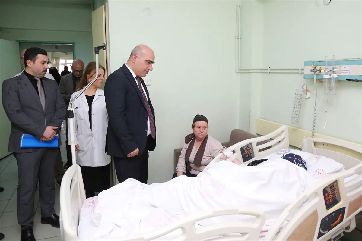 İzmir İl Sağlık Müdürü Ayhan Kul, Hastane İncelemesinde Memnuniyeti Artırma Planlarını Açıklıyor