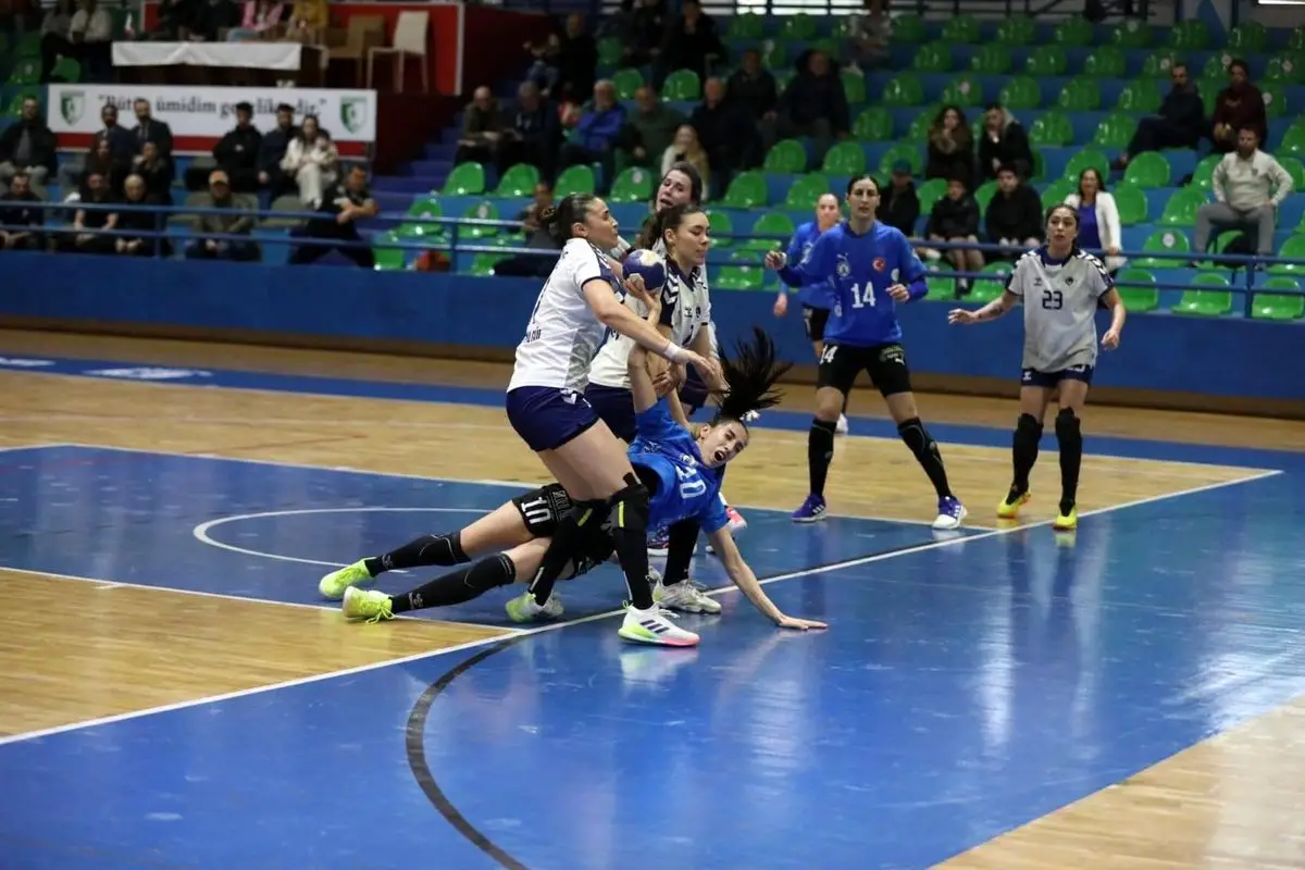 Armada Praxis Yalıkavakspor, Üsküdar Belediyesini 25-19 Yenerek İstanbul'da Zafer Kazandı