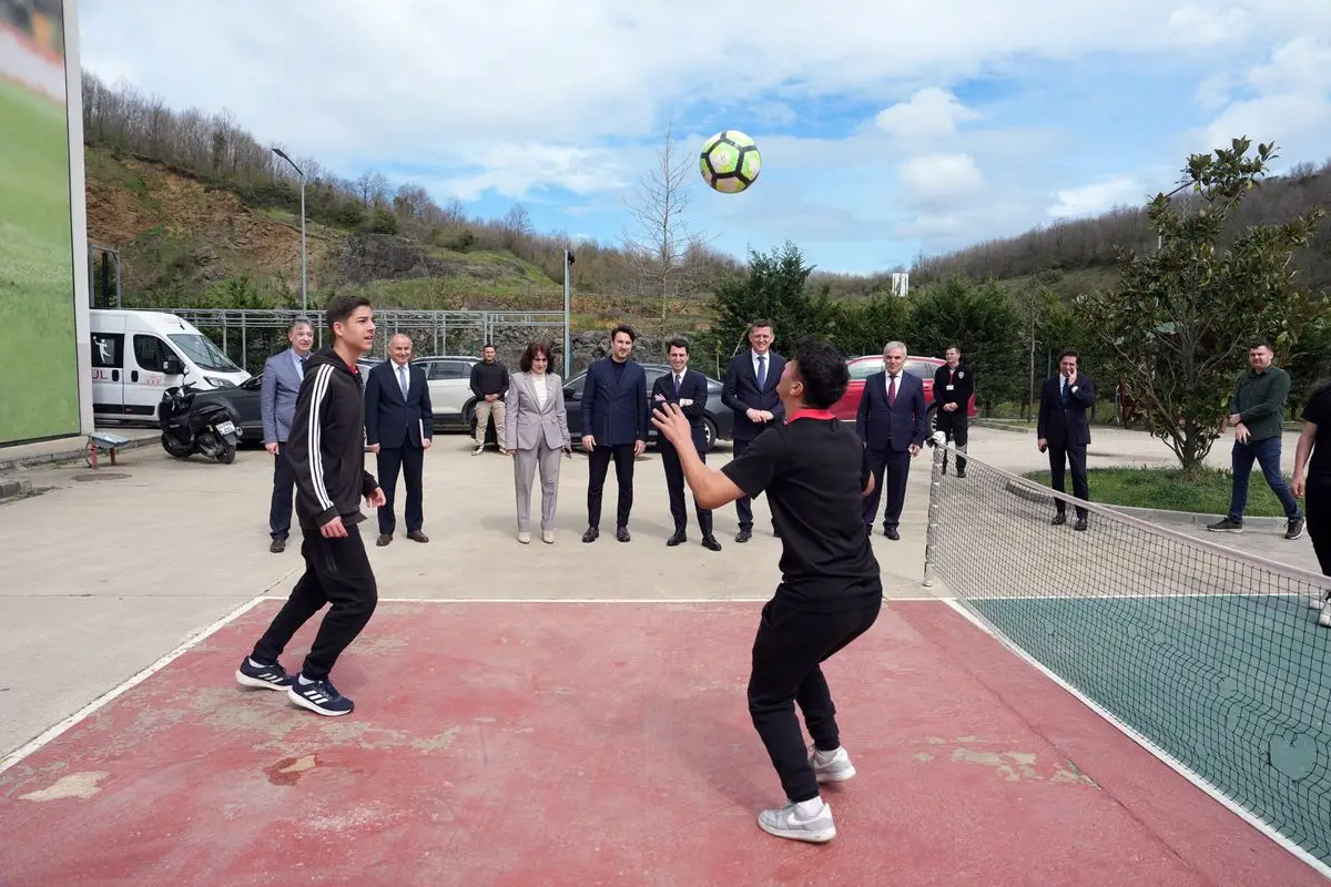 Spor lisesinde Milli Eğitim ve TFF heyeti