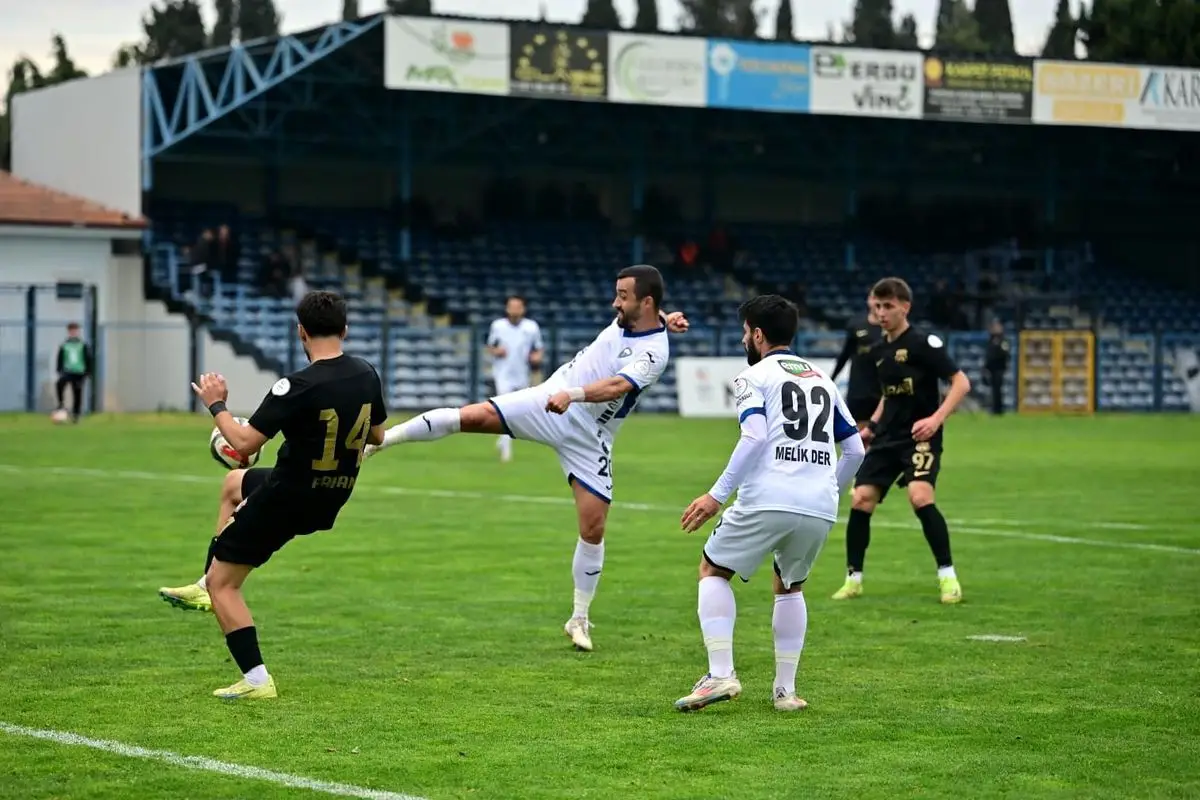 Karacabey Belediyespor, Kastamonuspor'u 4-0'lık Farkla Mağlup Etti