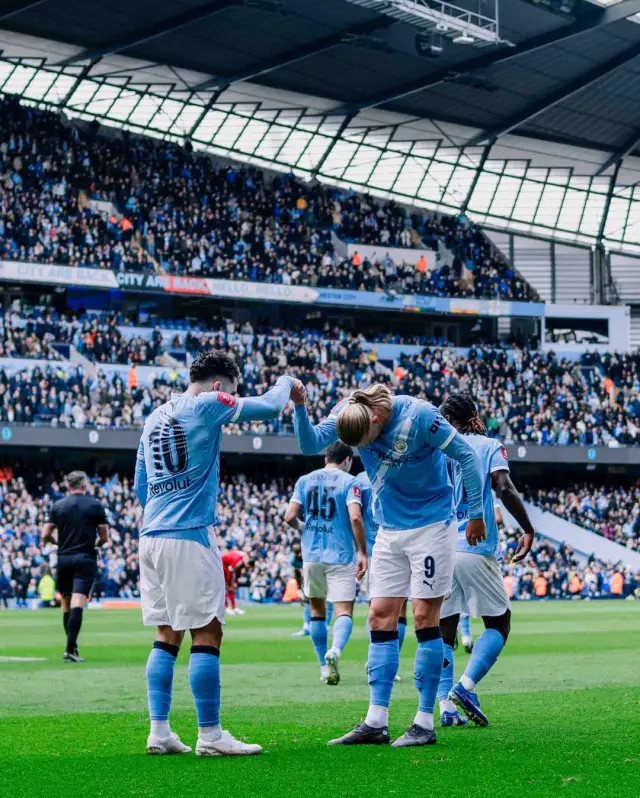 Haaland'ın hat-trick sonrası kutlaması
