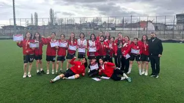 Ağrı Spor Lisesi kız futbol takımı maç anı