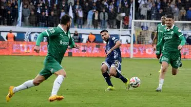 Maçın kritik anlarından bir kare