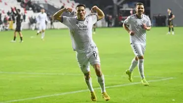 Altay’ın sahadaki mücadele anı