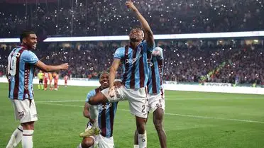 Trabzonspor, Galatasaray'ı 2-1 Yenerek 3 Puan Kazandı