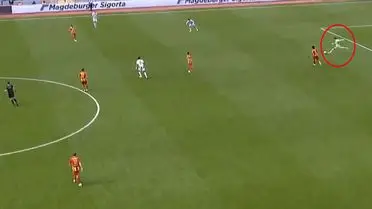 Kasımpaşa Kalecisinin Şaşırtıcı Golü: Kendi Kalesinden Rakip Ağlara
