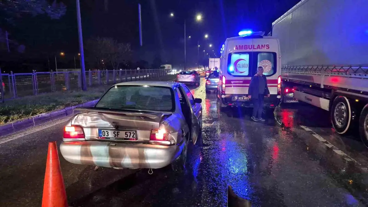 Eskişehir Çevre Yolu'nda Zincirleme Trafik Kazası: 4 Yaralı