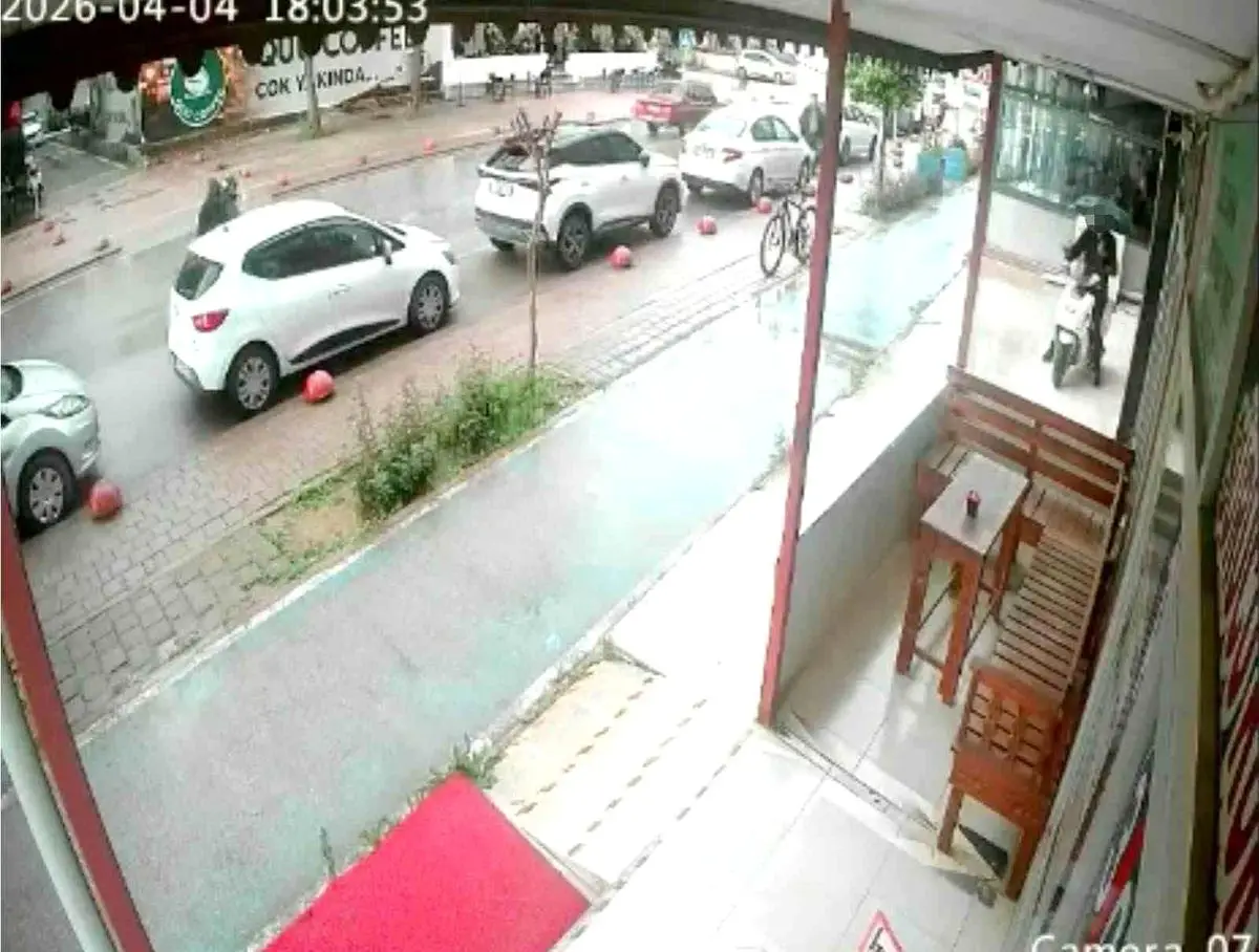 Serik’te Bisiklet Hırsızı Motosikletle Kaçtı: Güvenlik Kamerası Görüntüleri Olayı Aydınlatıyor