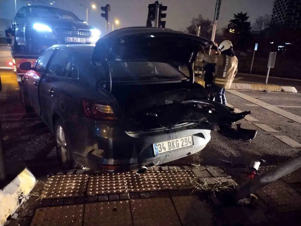 İstanbul Kartal’da İki Araç Çarpıştı: 2 Yaralı ve Soruşturma Başlatıldı