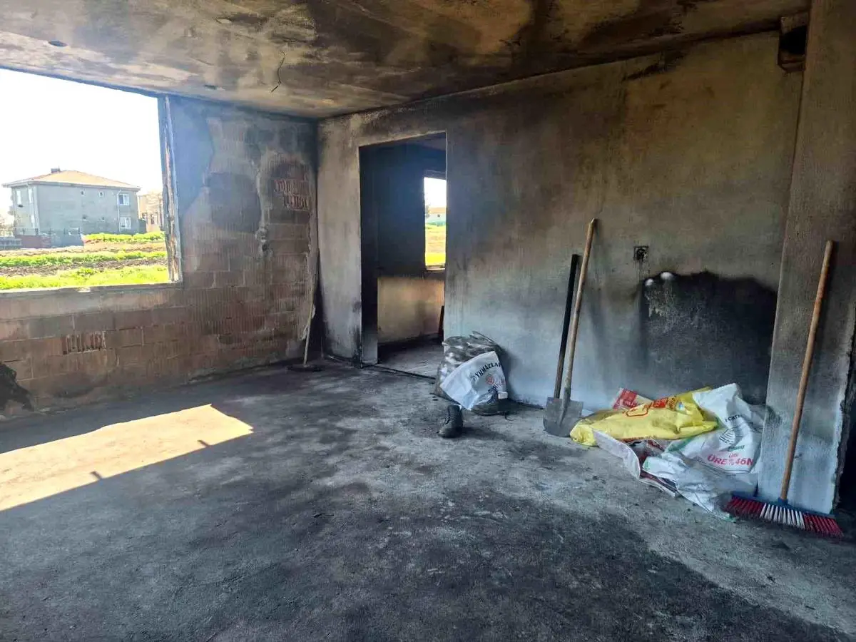 Silivri Kadıköy Mahallesi'nde Gece Yangını: 6 Kişi Son Anda Kurtuldu