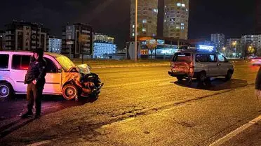 Kayseri Melikgazi'de Arızalı Minibüs Çarpması Sonrası 6 Yaralı, 7 Aylık Bebek de Hastaneye Kaldı