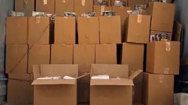 Operasyon sırasında ele geçirilen makaron paketleri