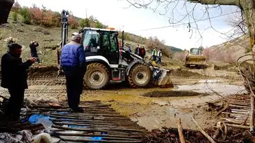 Göletin taşması sonucu oluşan sel görüntüsü