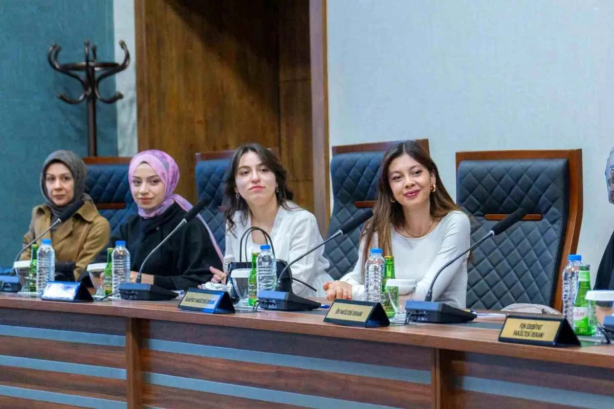 Rektör Levent, Öğrenci Temsilcileriyle Açık Oturumda Talepleri Dinledi