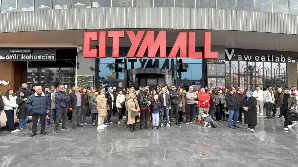 CityMall AVM’nin Ruhsat Sorunu: Çalışanlar Basın Açıklamasıyla Dikkat Çekiyor