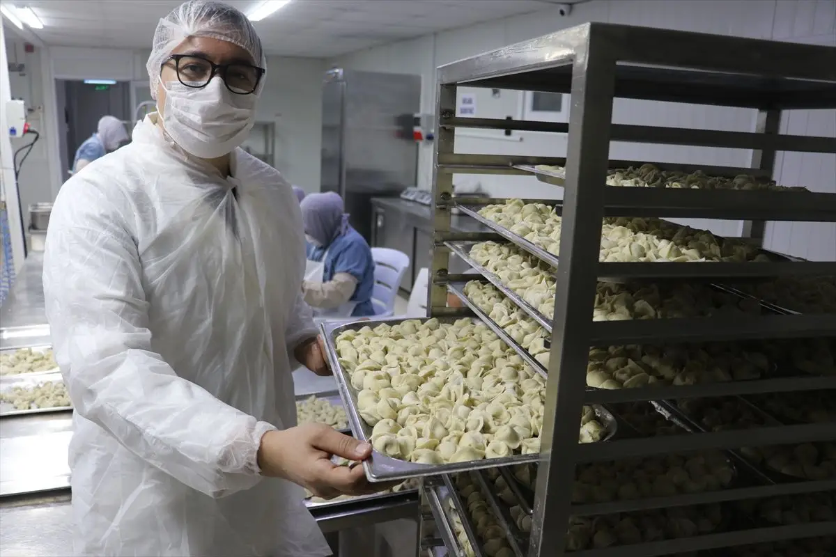 Eczacı Girişimciden 100 Kadına İş Fırsatı: Mantı Fabrikası Büyüyor