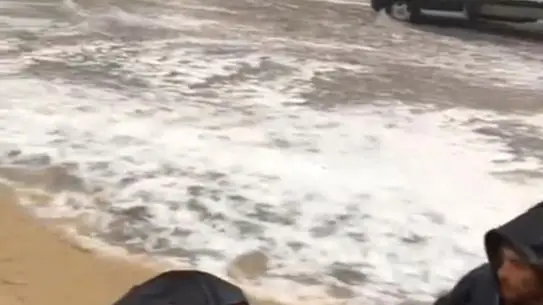 Adana’da yoğun dolu ve hortum görüntüsü