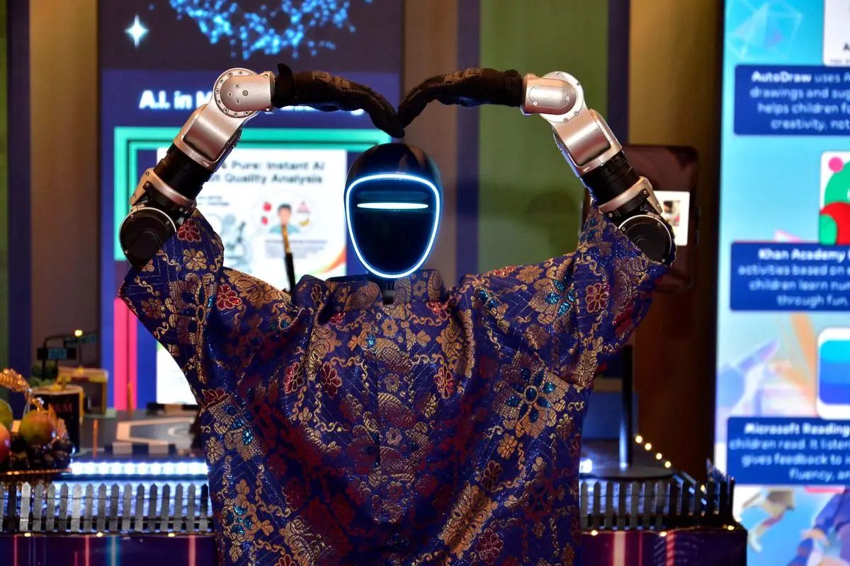 Brunei'de Çinli Robotlar Hari Raya Kutlamalarını Renklendirdi