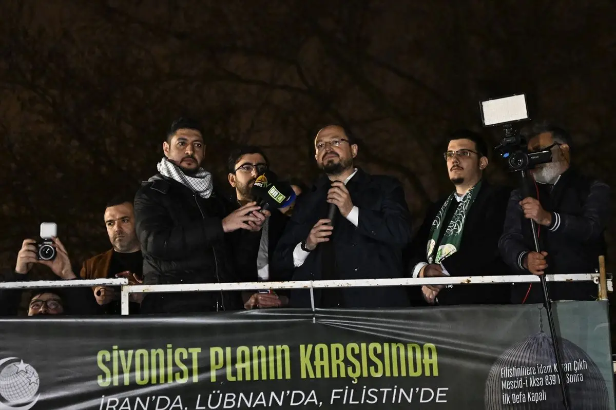 AGD, Fatih Camisi'nde ABD ve İsrail'e Karşı Sokak Protestosu Düzenledi