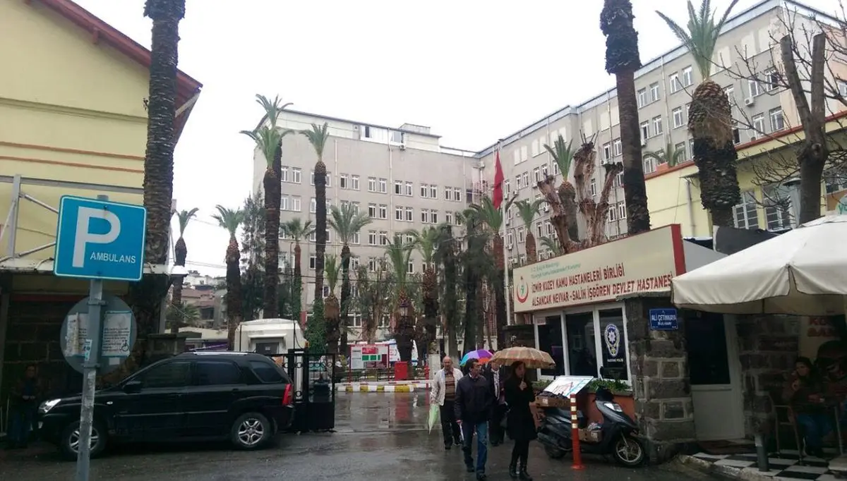 İzmir'de Anne ve Oğlu Ard Arda Kalp Kriziyle Hayatını Kaybetti