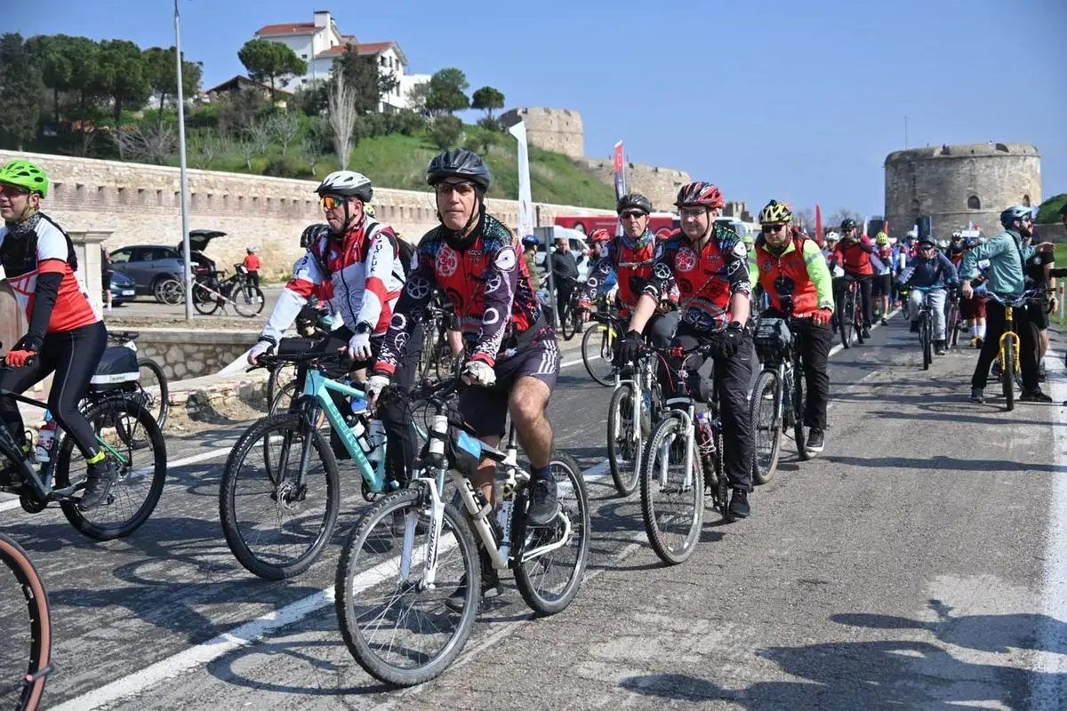 Eceabat'ta 1050 Bisikletli Şehitlere Saygı Sürüşü Düzenlendi