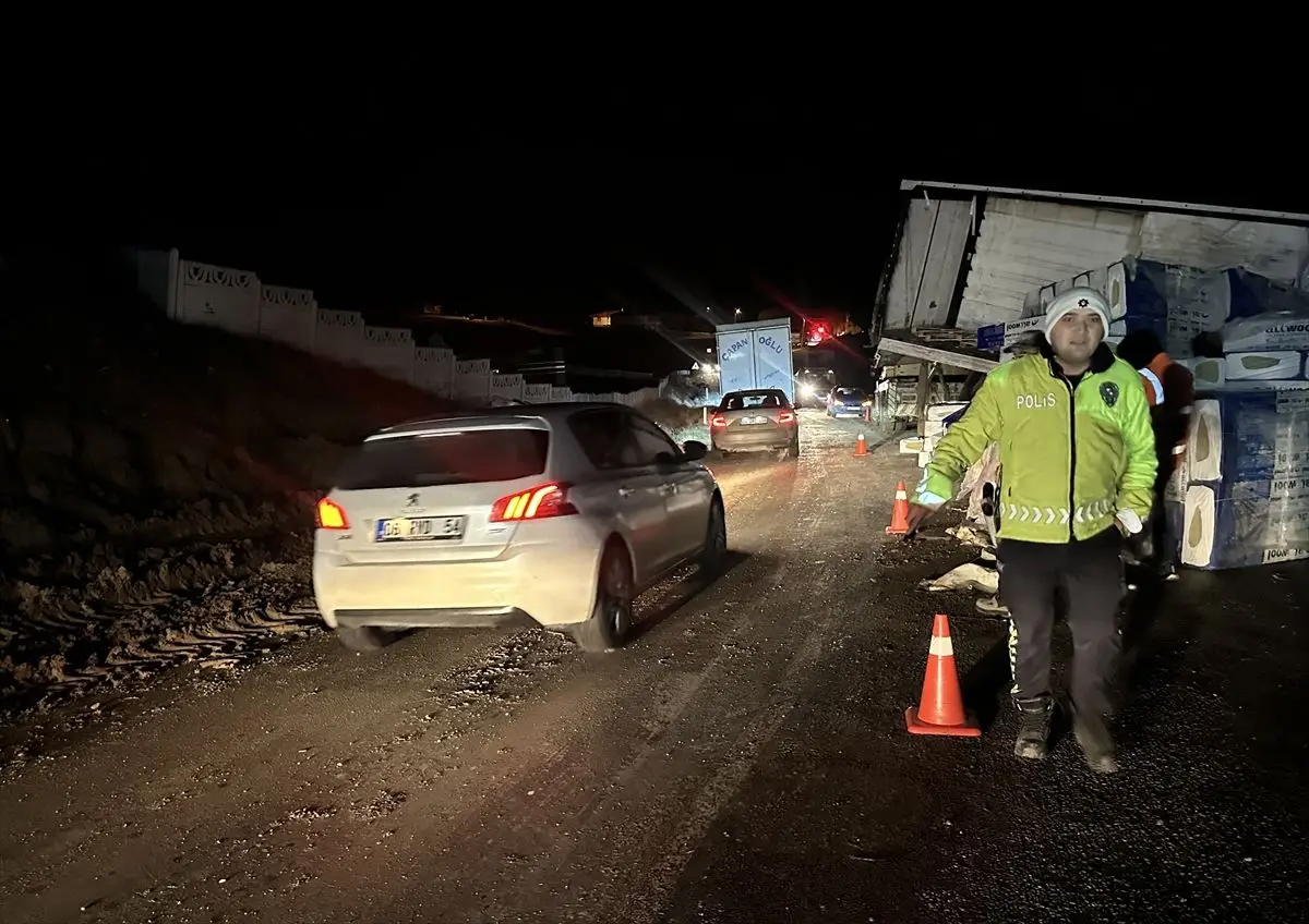 Kırıkkale‑Tokat Karayolu’nda Tır Kazası: Tek Şerit Tekrar Açıldı