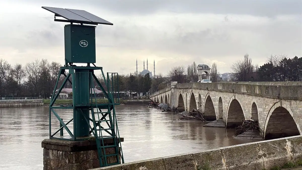 Edirne'de Tunca ve Meriç Nehirlerinde Su Seviyesi Yükseldi: Sarayiçi'nde Giriş Yasağı Sürüyor
