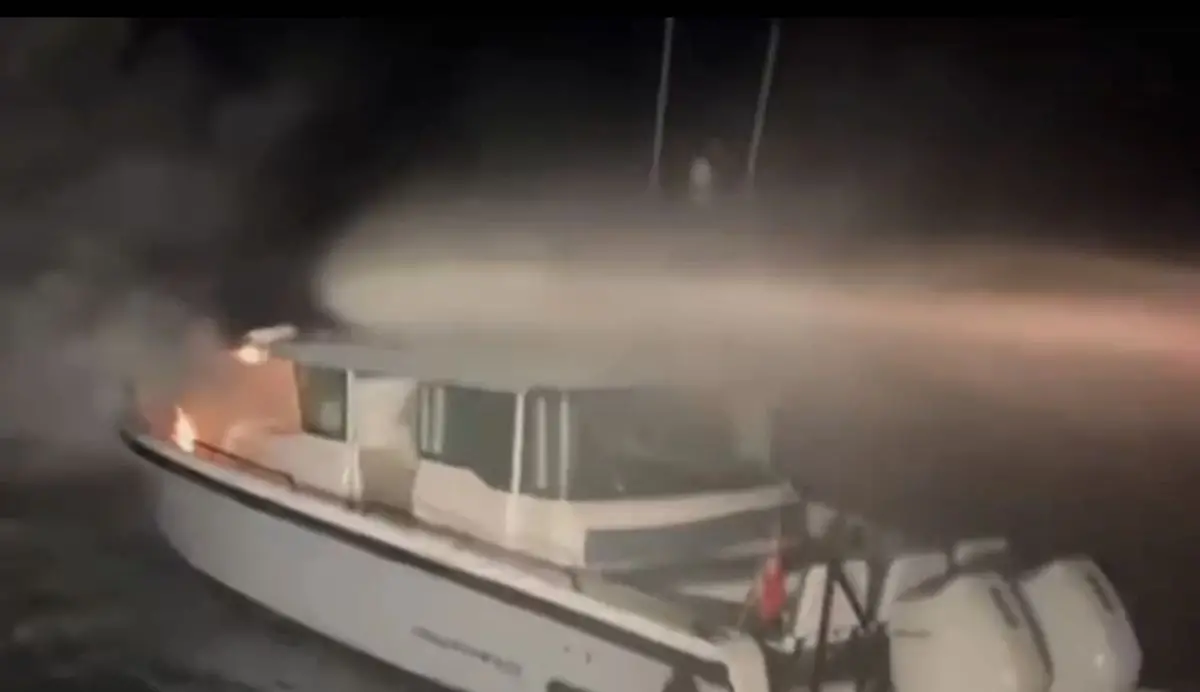 Kadıköy'de Tekne Yangını Hızla Kontrol Altına Alındı