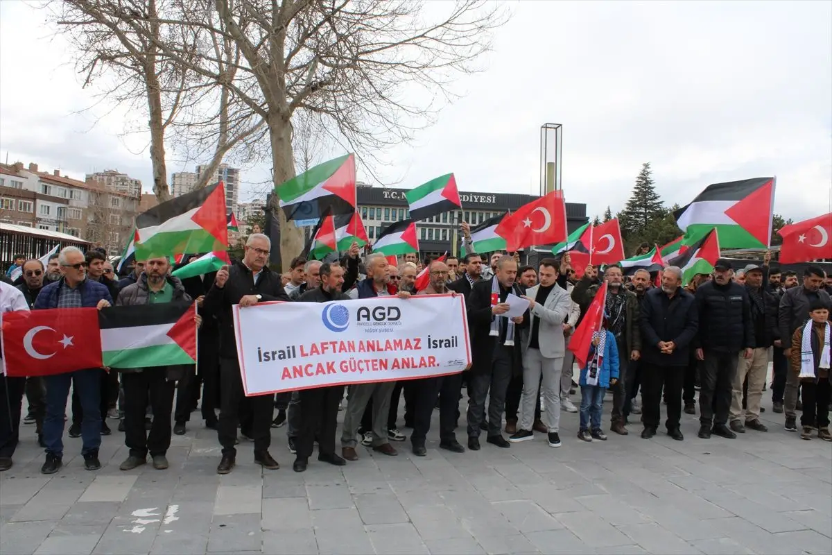 Niğde'de AGD'nin Düzenlediği Etkinlikte İsrail'e Yönelik Protesto Dalga Bıraktı