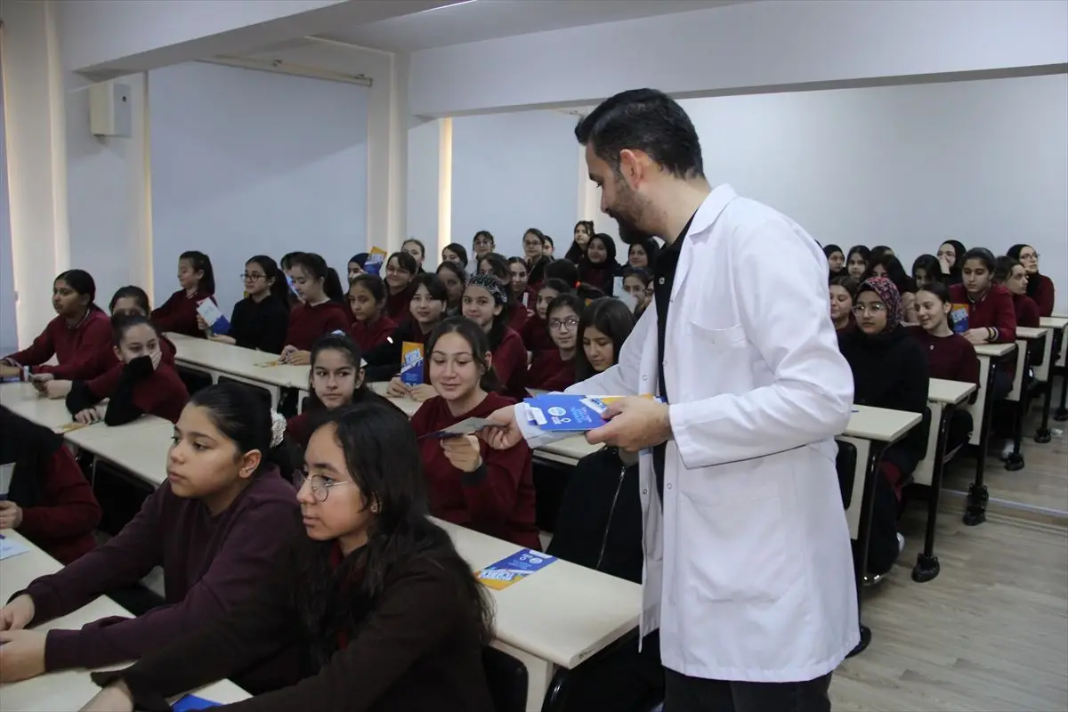Kayseri'de 'Nezaket Yolda Kalmasın' Projesi Öğrencileri Toplu Taşıma Bilincine Davet Ediyor