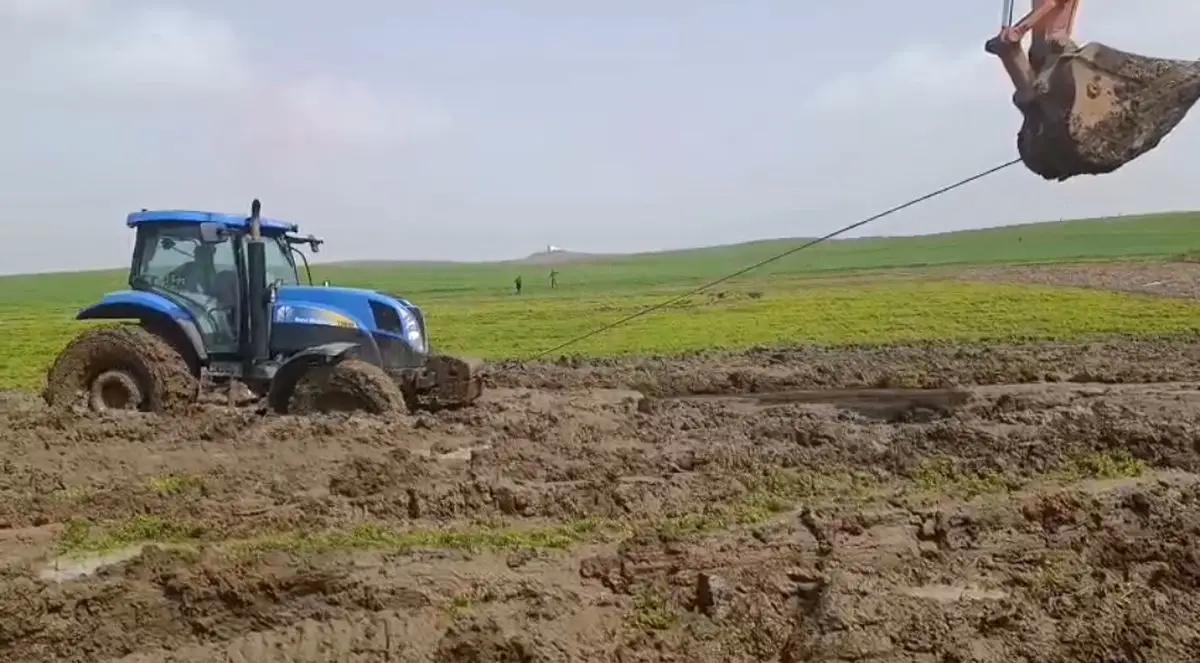 Batman’da Çamura Saplanan Traktörler Üç Gün Sonra Kurtarıldı