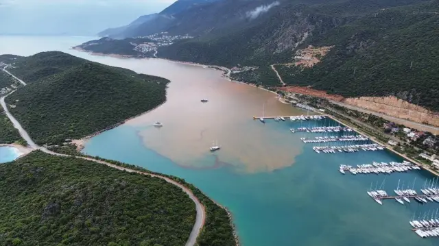 Yağış sonrası deniz yüzeyi